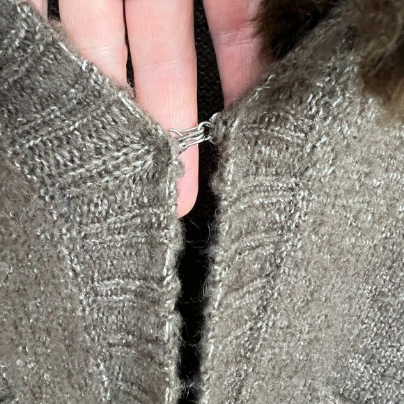 Romeo + Juliet Couture Cardigan Sweater Womens Medium Brown Faux Fur Dolman Knit - Picture 5 of 14